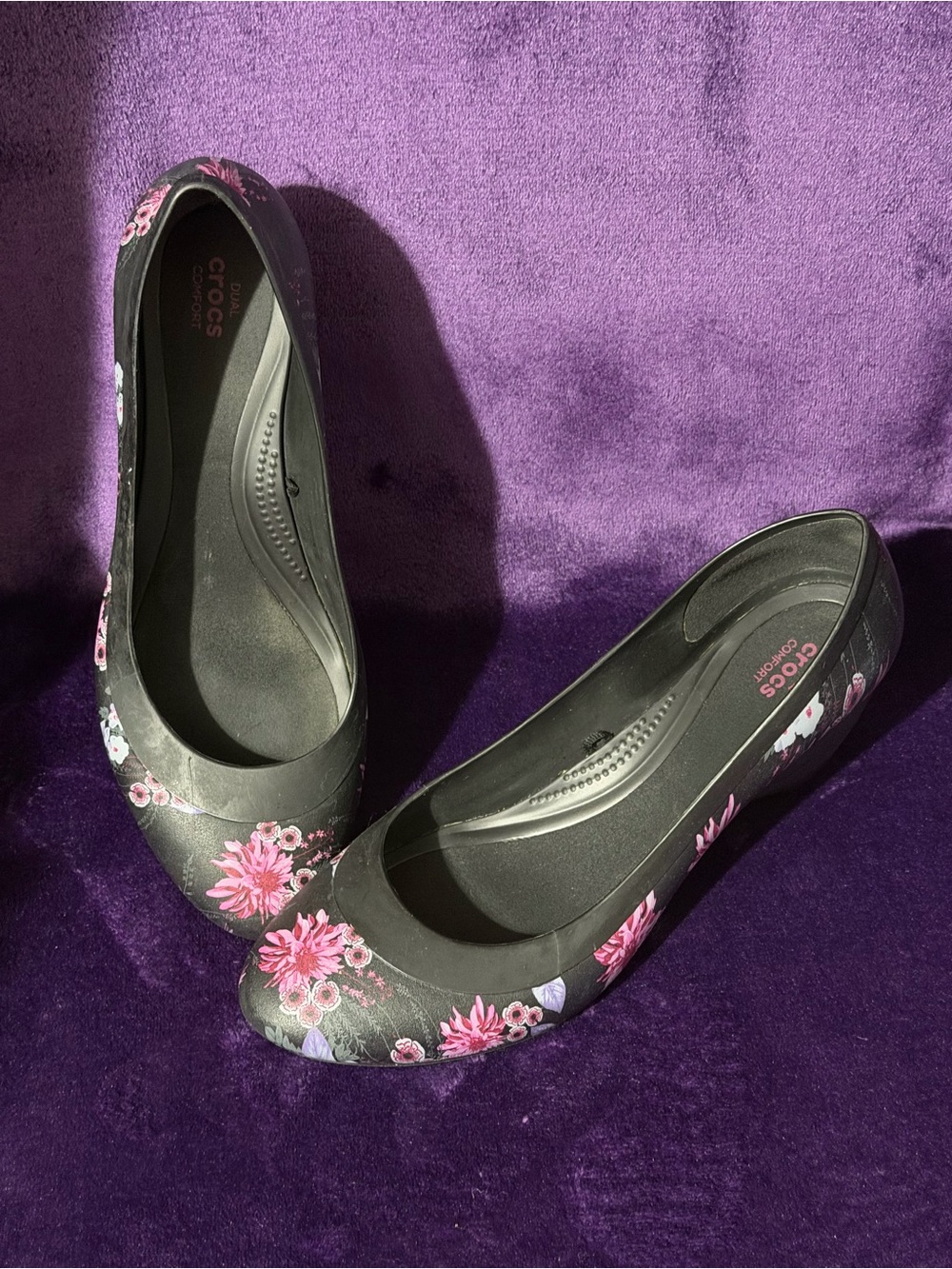 Crocs Black Pink Floral Wedge Pumps Round Toe Slip On Comfort 9